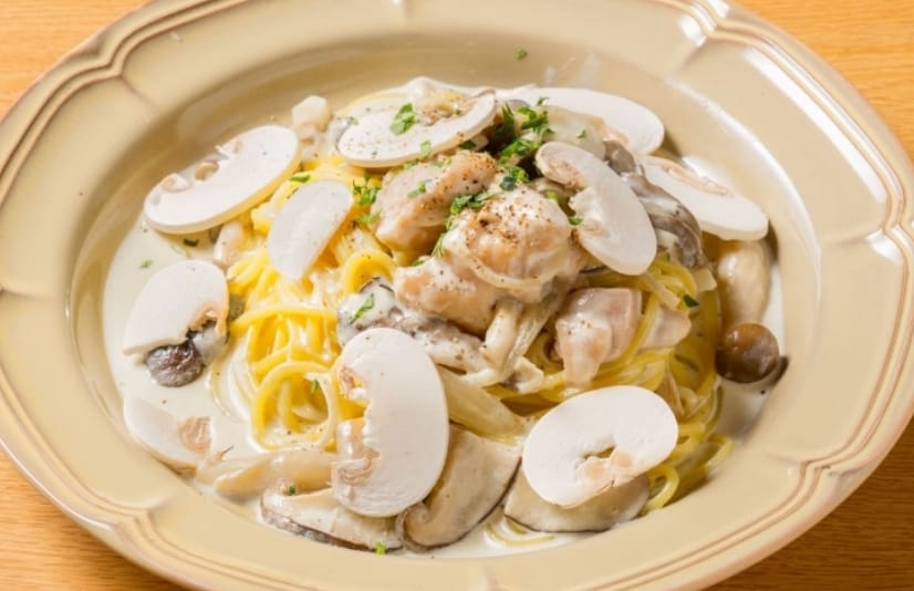 つくば鶏とたっぷり七会きのこのクリームパスタ