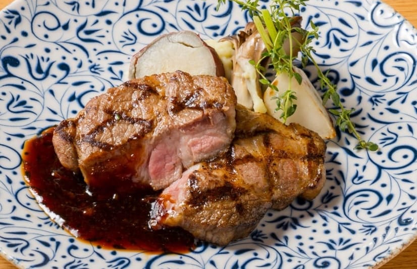 常陸の輝きポークソテー 紫峰醤油のジンシャーバターソース