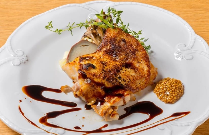 つくば鶏のハーブロースト シャムロック粒マスタードとバルサミコソース